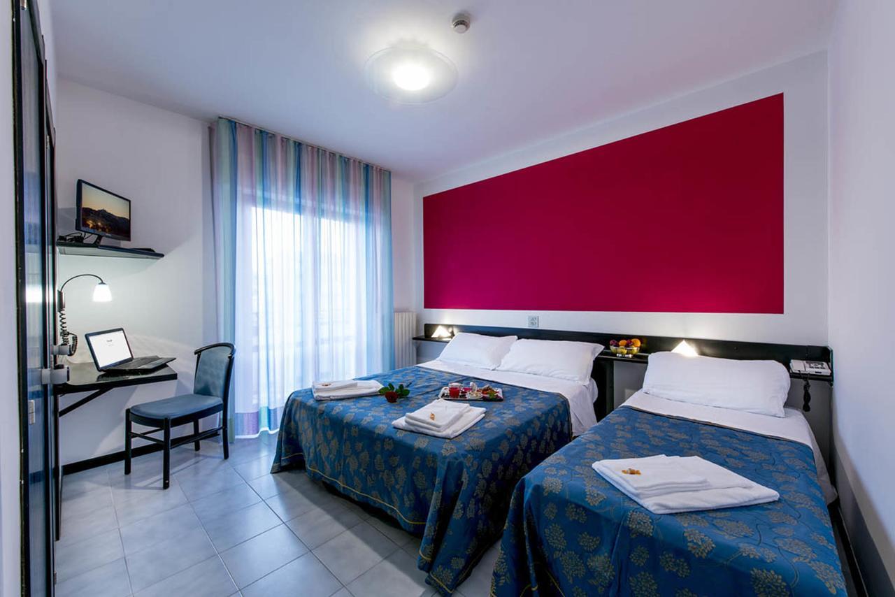 Hotel Del Cavaliere Monteprandone Esterno foto